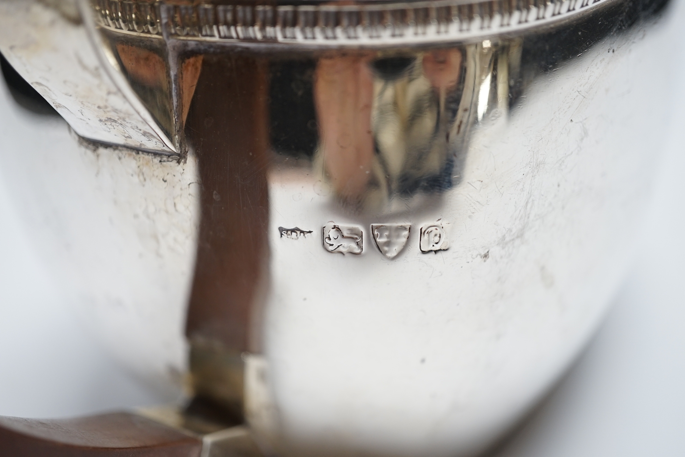 A George V silver teapot, S. Blanckensee & Sons Ltd, Chester, 1929, gross weight 18.2oz.